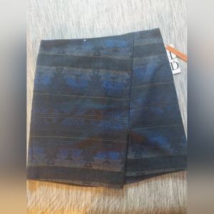 Dalia city fit lower rise skirt